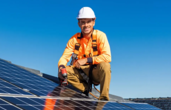 Solar Backup for Family Homes: Keeping Kids Safe During Outages